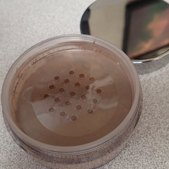 Mary Kay Mineral Powder Foundation Bronze 3 - Picture 2 of 4